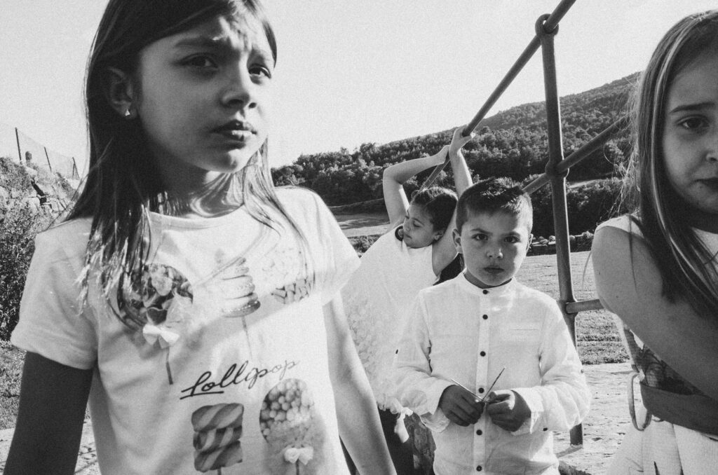 Black and white photograph of children at an El Dalmau wedding